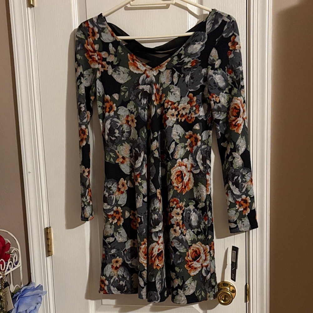 BCX fall floral tie back dress